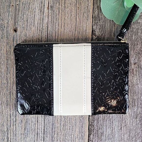 Kenneth Cole Reaction wristlet - Picture 4 of 8